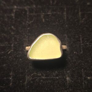Green Seaglass Vintage sterling silver ring sz 7.5